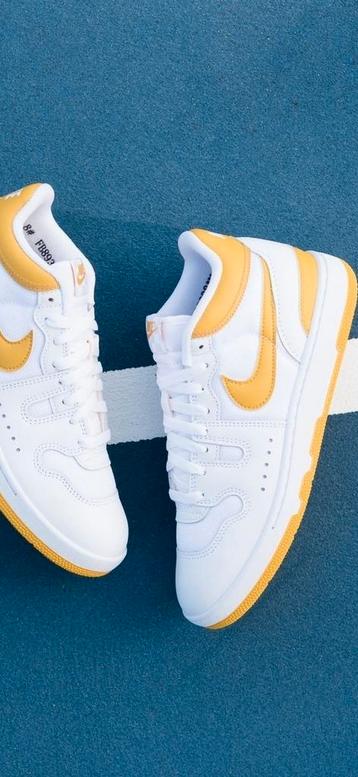 Nike Attack "Lemon Venom" NIEUW  beschikbaar voor biedingen