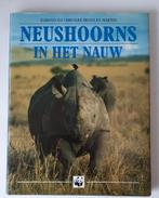 Neushoorns in het nauw, een boek van het Wereld Natuur Fonds, Ophalen of Verzenden, Zo goed als nieuw