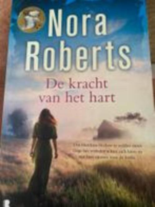 Nora Roberts - De kracht van het hart, Boeken, Thrillers, Zo goed als nieuw, Amerika, Ophalen of Verzenden