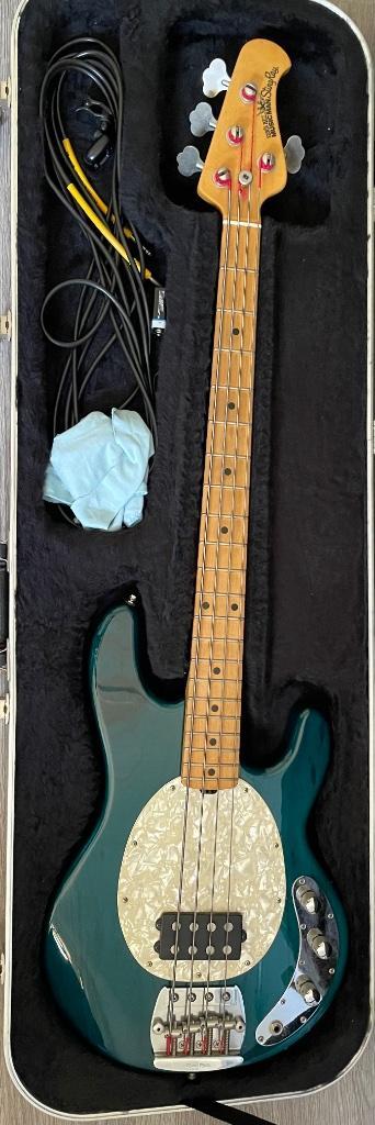 Ernie Ball Musicman Stingray 1995, Muziek en Instrumenten, Snaarinstrumenten | Gitaren | Bas, Zo goed als nieuw, Elektrisch, Ophalen