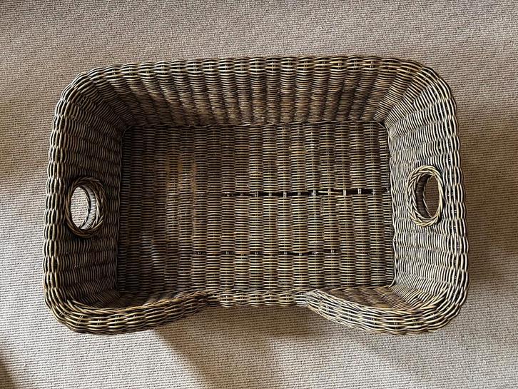 Degelijke houten/ rotan gevlochten hondenmand in goede staat, Dieren en Toebehoren, Hondenmanden, Gebruikt, Riet, Ophalen