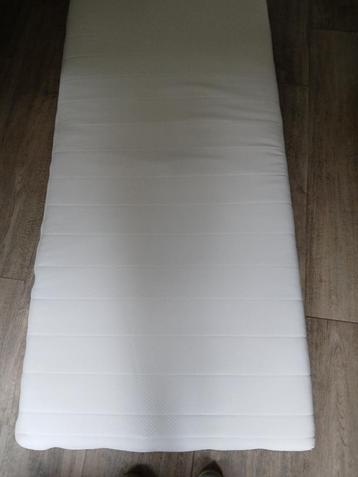 Topper-Dekmatras TRAAGSCHUIM ca.5 cm dik, afmeting 80x190 cm beschikbaar voor biedingen