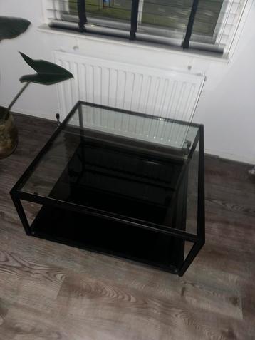 Mooie glazen tafel 60-60cm beschikbaar voor biedingen