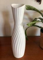 Hoge vaas van Royal Goedewaagen Holland gemerkt, Wit, Aardewerk of Porselein, Ophalen of Verzenden, Zo goed als nieuw