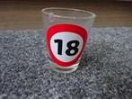 Shotglaasje / borrelglaasje met 18, Ophalen of Verzenden, Nieuw, Feestartikel, Verjaardag