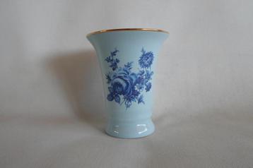 Porcelaine De Bruxelles Vaasje beschikbaar voor biedingen