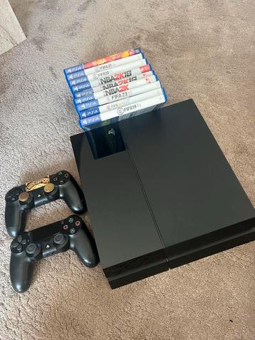 PlayStation 4 met 2 controllers en 9 games beschikbaar voor biedingen