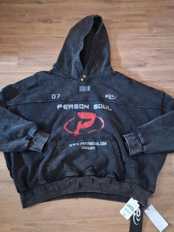 Personsoul washing dirty hoodie (s) beschikbaar voor biedingen