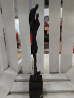 Bronzen beeld Klaas van den Berg, Ophalen