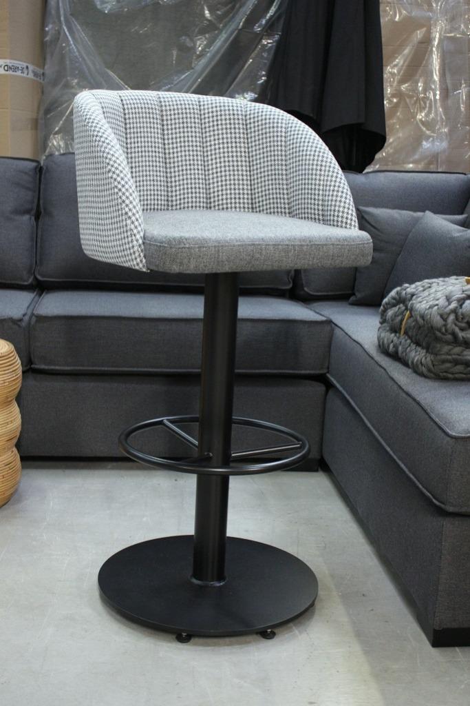 8 luxe barstoelen metaal stof rugleuning casinokruk grijs, Huis en Inrichting, Barkrukken, Zo goed als nieuw, 60 tot 90 cm, Metaal