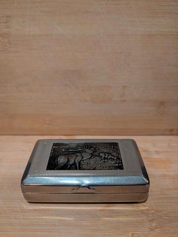 Vintage Sigarettenhouder met Herten Afbeelding beschikbaar voor biedingen