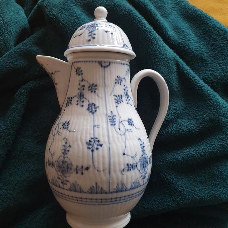 Fraaie 18e eeuwse koffiepot. Volkstedt Thüringen., Antiek en Kunst, Antiek | Porselein, Ophalen of Verzenden
