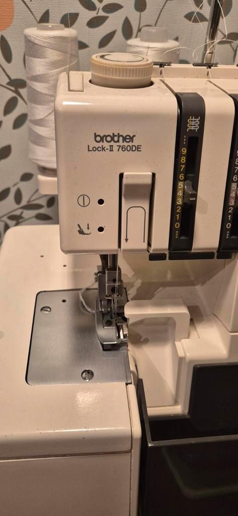Brother Lockmachine - Lock II 760DE, Hobby en Vrije tijd, Naaimachines en Toebehoren, Gebruikt, Lockmachine, Brother, Ophalen