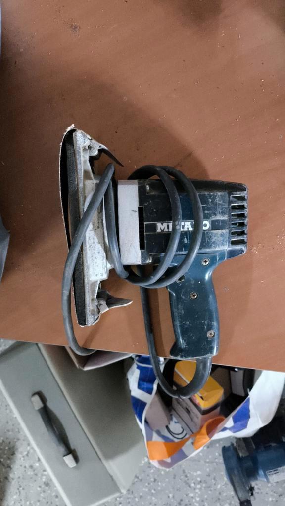Diverse Schuurmachines - Makita & Mitabo, Doe-het-zelf en Verbouw, Gereedschap | Schuurmachines, Gebruikt, Vlakschuurmachine, Minder dan 600 watt
