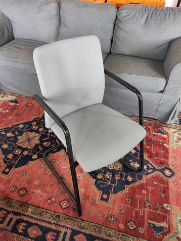 Kantoor stoelen zes stuks beschikbaar voor biedingen