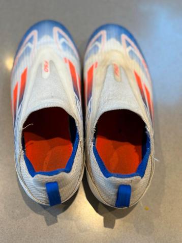 Adidas Voetbalschoen Maat 36 - Zonder Veters beschikbaar voor biedingen