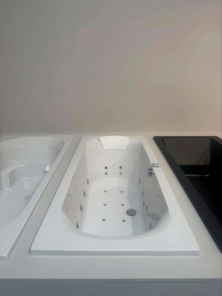 Showroommodel Xenz whirlpool NIEUWPRIJS: €2600,-, Tuin en Terras, Zwembad-toebehoren, Zo goed als nieuw, Ophalen