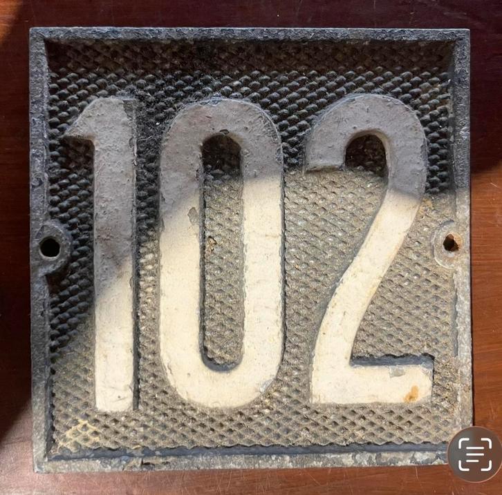 Origineel NS Wagonnummerbord 102 - Jaren '60, Huis en Inrichting, Overige Huis en Inrichting, Gebruikt, Verzenden