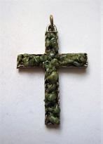 Vintage kruisje met ruw groene steentjes (8043), Ophalen of Verzenden