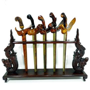 Ploncon Jagrak 5 Krissen Teak Hout Naga kris kriss PL051 beschikbaar voor biedingen