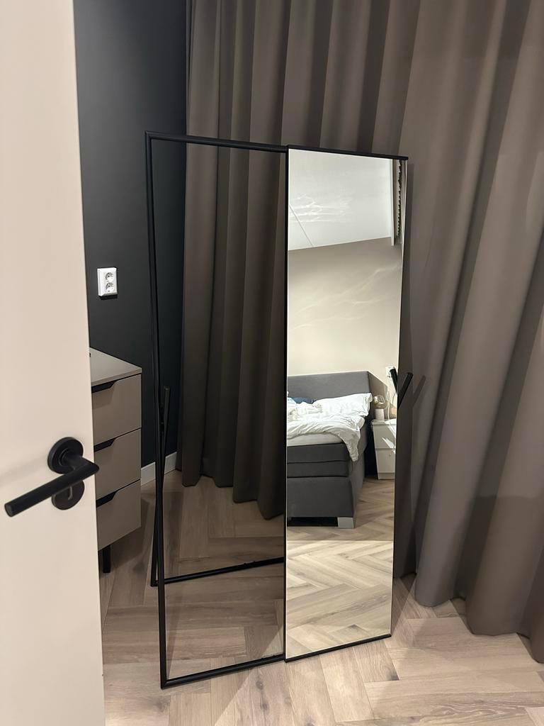 Luxe Made com Spiegel met Kledingrek - Zwart Staal, Huis en Inrichting, Woonaccessoires | Spiegels, Ophalen of Verzenden, Zo goed als nieuw