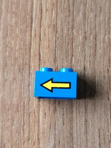 Lego classic space steen met pijl.
Uit set 6931 beschikbaar voor biedingen