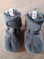 Logder sloffen 12-18 mnd grijs, Kinderen en Baby's, Babykleding | Schoentjes en Sokjes, Lodger, Slofjes, Gebruikt, Jongetje of Meisje