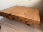 Robuste vintagd jaren 70 bielzen salontafel met wielen, Huis en Inrichting, Tafels | Salontafels, 100 tot 150 cm, Minder dan 50 cm