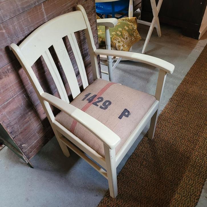 Brocante oude stoel met jute postzakbekleding, Antiek en Kunst, Curiosa en Brocante, Ophalen