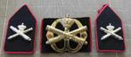 Baret embleem en kraagstukken Artillerie, Verzamelen, Militaria | Algemeen, Ophalen of Verzenden, Landmacht, Nederland, Embleem of Badge