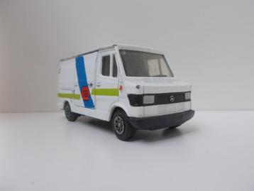 5259 Mercedes-Benz 207D Corgi Toys beschikbaar voor biedingen