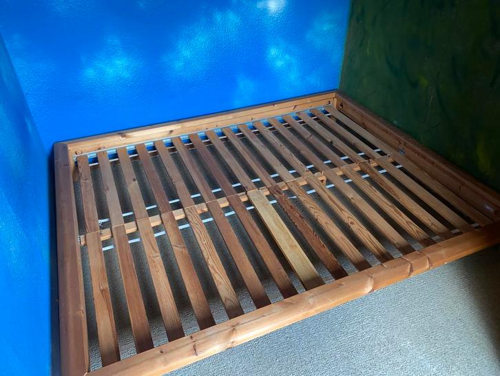 Houten bed Ikea 160 200, Huis en Inrichting, Slaapkamer | Bedden, Zo goed als nieuw, Tweepersoons, 160 cm, 200 cm, Hout, Ophalen