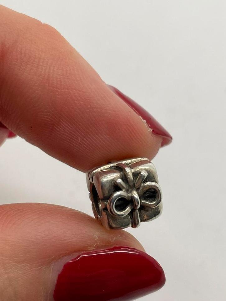 Z896 Pandora set van 2 zilveren bedels kadootje, Sieraden, Tassen en Uiterlijk, Bedels, Zo goed als nieuw, Pandora, Zilver, 1 bedel