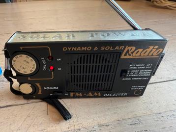 Dynamo en solar radio zie foto’s beschikbaar voor biedingen