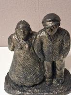 Bronzen beeld van een oud echtpaar, Ophalen