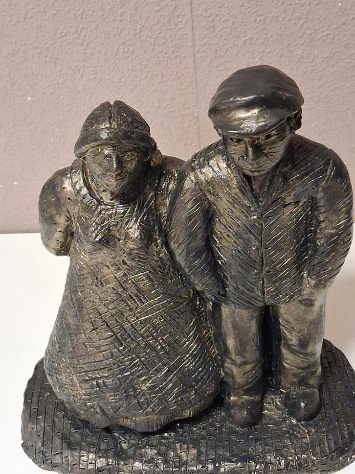 Bronzen beeld van een oud echtpaar, Antiek en Kunst, Kunst | Beelden en Houtsnijwerken, Ophalen