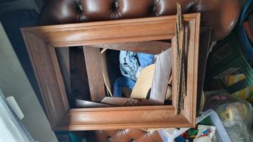 Drie antieke houten schilderijlijsten beschikbaar voor biedingen