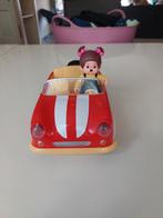 Leuke Monchhichi aapje met een rode speelgoedauto., Ophalen of Verzenden, Zo goed als nieuw