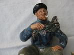 Doulton, porseleinen beeldje "Visser met Kreeft"., Verzamelen, Ophalen of Verzenden, Zo goed als nieuw, Mens