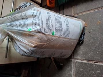 Basis leem beschikbaar voor biedingen