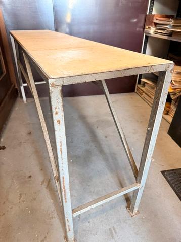 Metalen werktafel met hardsteen 39 x170  en 78 cm hoog beschikbaar voor biedingen