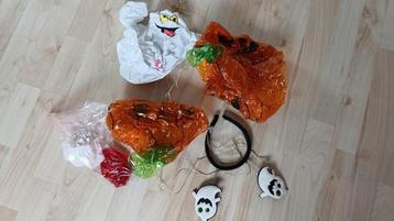 Halloween spullen, versieringen, gratis beschikbaar voor biedingen