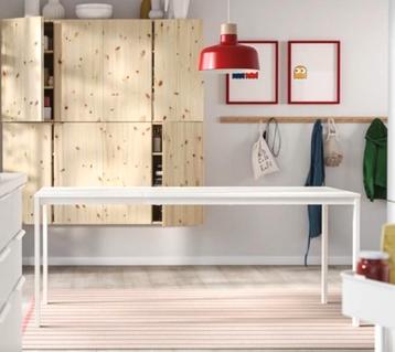 Extendable dining table (120-180 x 74 cm)