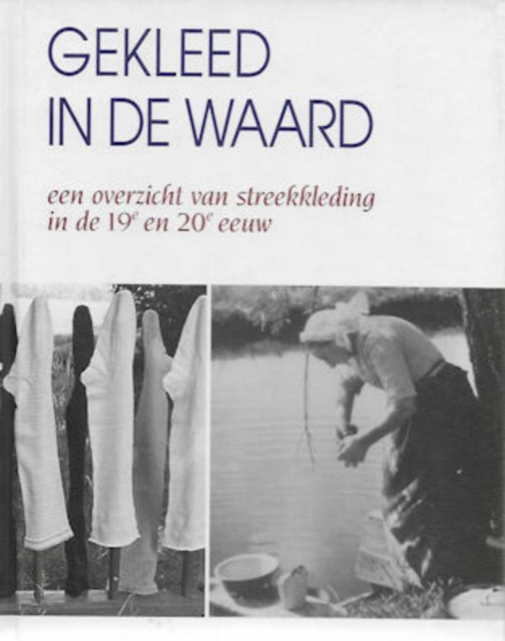 Gekleed in de WAARD - overzicht streekkleding 19e/20e eeuw, Boeken, Overige Boeken, Zo goed als nieuw, Ophalen of Verzenden