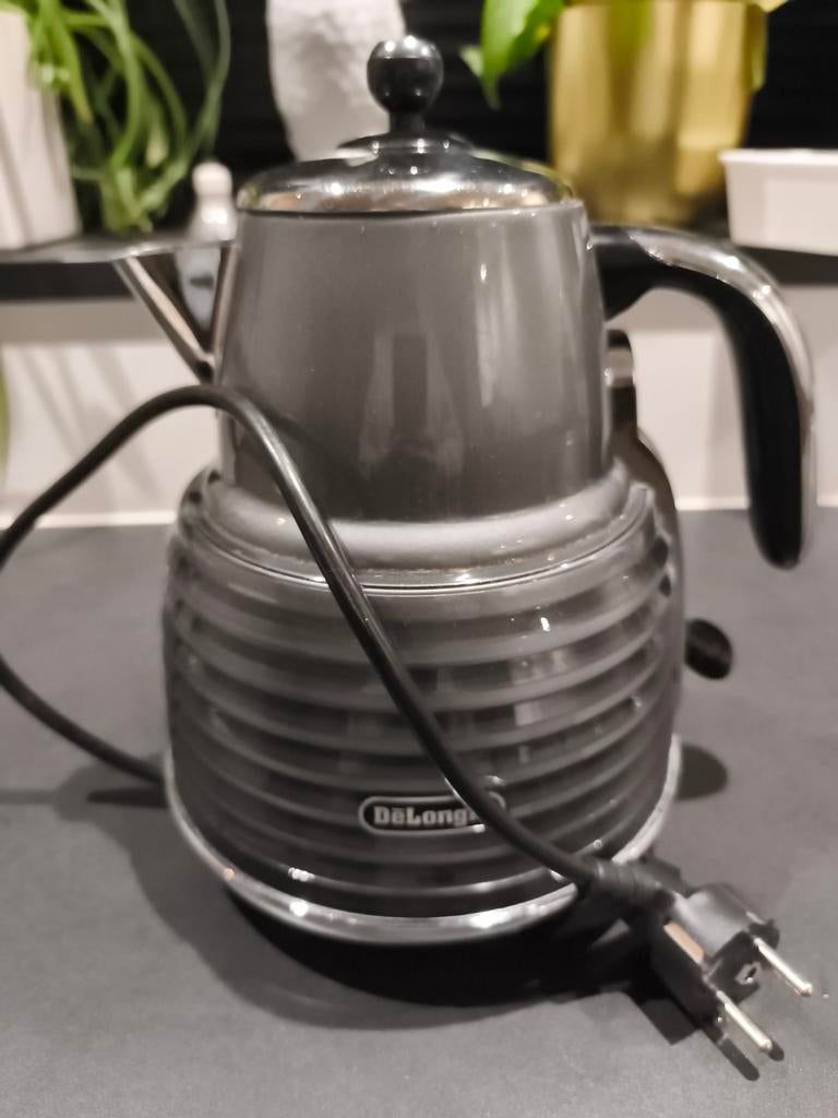 Delonghi waterkoker grijs type kbz2001.gy, 1 tot 2 liter, Ophalen of Verzenden, Gebruikt