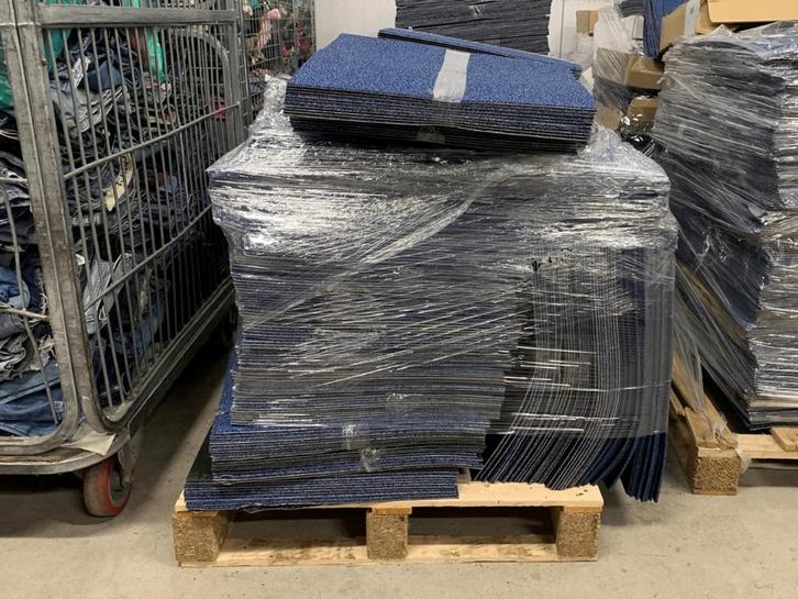 Desso Sand 8501 blauw 50x50 cm tapijttegel, Huis en Inrichting, Stoffering | Vloerbedekking, Zo goed als nieuw, Tapijttegels, Blauw