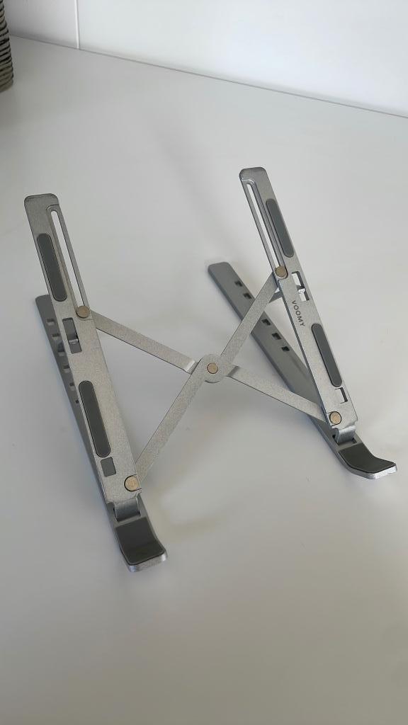 Set van 2 verstelbare laptopstandaards – Voomy Office, Computers en Software, Laptopstandaarden, Zo goed als nieuw, Ophalen of Verzenden