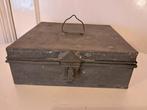 Vintage Metalen Kist met Handvat, Antiek en Kunst, Ophalen of Verzenden