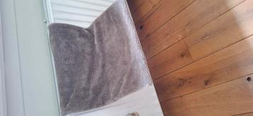 Katten hangplek radiator beschikbaar voor biedingen