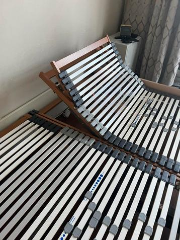 Twee elektrisch verstelbare lattenbodems 90x200 cm  beschikbaar voor biedingen